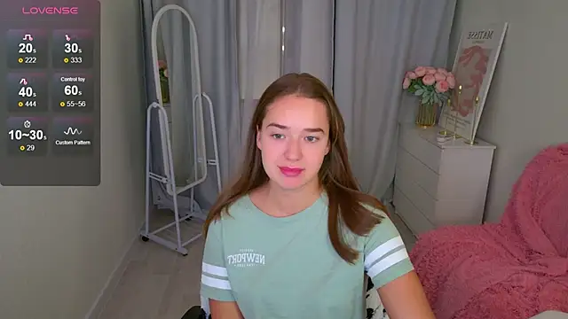 LovelyJessie online show from November 18, 2:43 pm