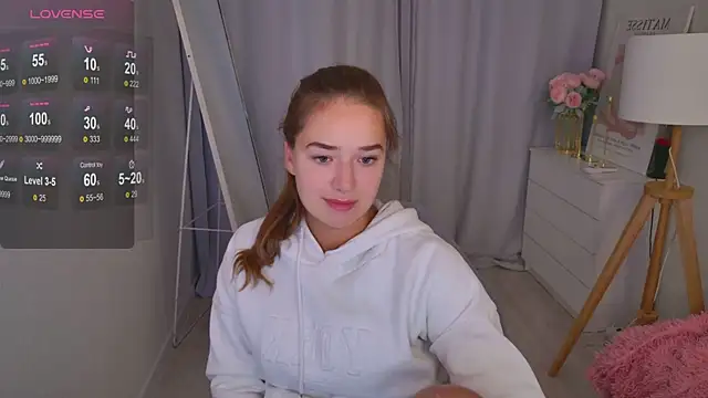 LovelyJessie online show from April 21, 1:50 pm