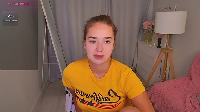 LovelyJessie online show from April 24, 1:46 pm