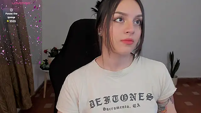 Snapshot of anaveleeez chatting on December 10, 3:09 am anaveleeez online show from December 10, 3:09 am