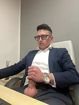 Snapshot of masterboss_ chatting on March 9, 12:42 pm masterboss online show from March 9, 12:42 pm
