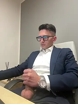 Snapshot of masterboss_ chatting on April 1, 12:06 pm masterboss online show from April 1, 12:06 pm