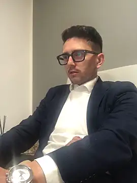 Snapshot of masterboss_ chatting on April 9, 11:59 am masterboss online show from April 9, 11:59 am