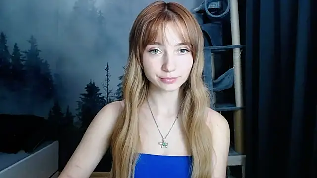 Snapshot of LuciaYoung chatting on January 6, 10:15 pm LuciaYoung online show from January 6, 10:15 pm