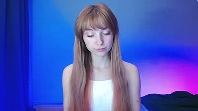 Snapshot of LuciaYoung chatting on January 12, 7:10 pm LuciaYoung online show from January 12, 7:10 pm