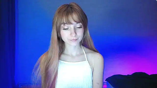 Snapshot of LuciaYoung chatting on January 12, 10:12 pm LuciaYoung online show from January 12, 10:12 pm