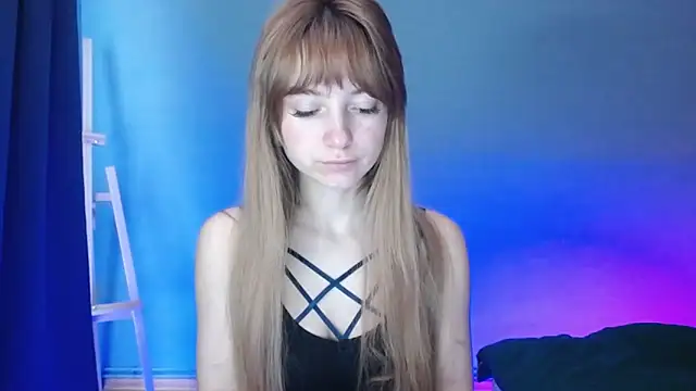 Snapshot of LuciaYoung chatting on January 16, 1:14 pm LuciaYoung online show from January 16, 1:14 pm
