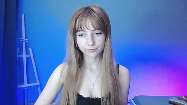 Snapshot of LuciaYoung chatting on January 19, 10:17 pm LuciaYoung online show from January 19, 10:17 pm