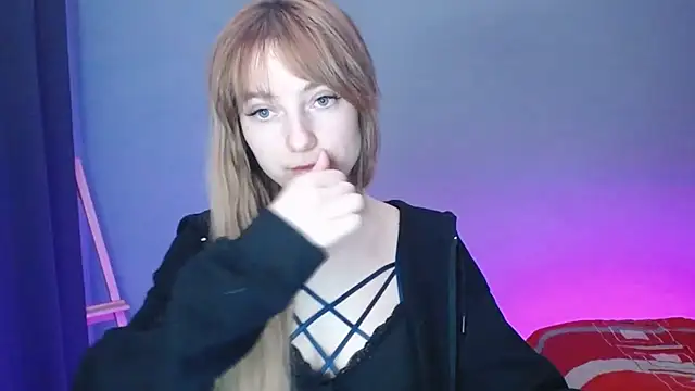 Snapshot of LuciaYoung chatting on January 31, 4:27 pm LuciaYoung online show from January 31, 4:27 pm