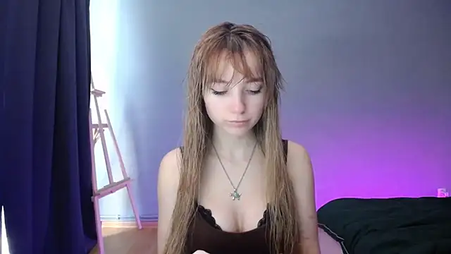Snapshot of LuciaYoung chatting on February 5, 12:17 pm LuciaYoung online show from February 5, 12:17 pm