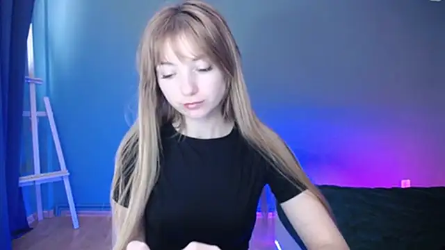 Snapshot of LuciaYoung chatting on February 11, 1:20 pm LuciaYoung online show from February 11, 1:20 pm