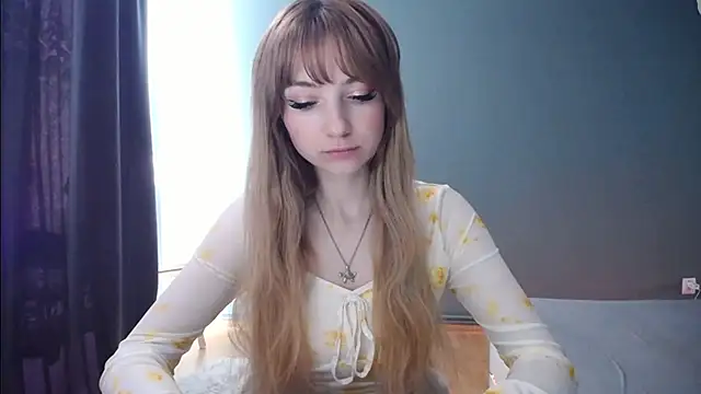 Snapshot of LuciaYoung chatting on February 21, 9:34 am LuciaYoung online show from February 21, 9:34 am