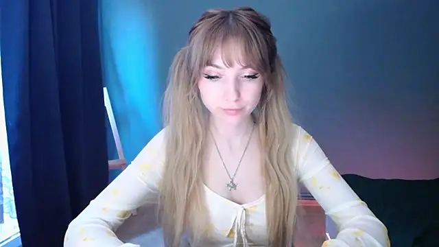 Snapshot of LuciaYoung chatting on February 21, 4:16 pm LuciaYoung online show from February 21, 4:16 pm