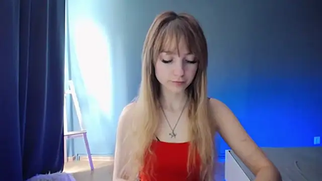 Snapshot of LuciaYoung chatting on February 25, 7:31 am LuciaYoung online show from February 25, 7:31 am