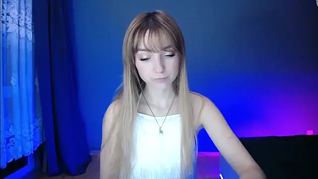 Snapshot of LuciaYoung chatting on March 1, 7:26 pm LuciaYoung online show from March 1, 7:26 pm