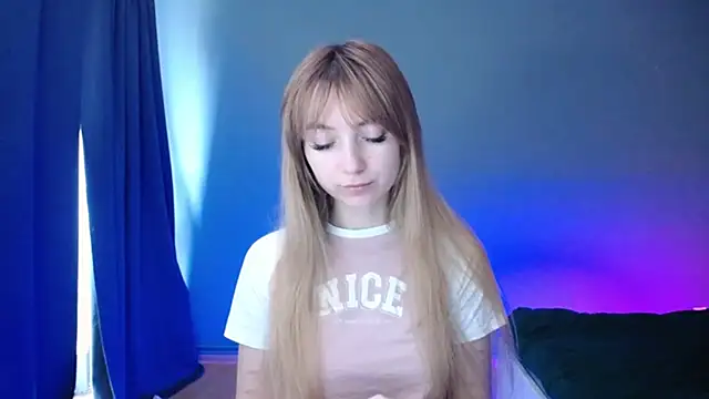 Snapshot of LuciaYoung chatting on March 2, 10:03 am LuciaYoung online show from March 2, 10:03 am