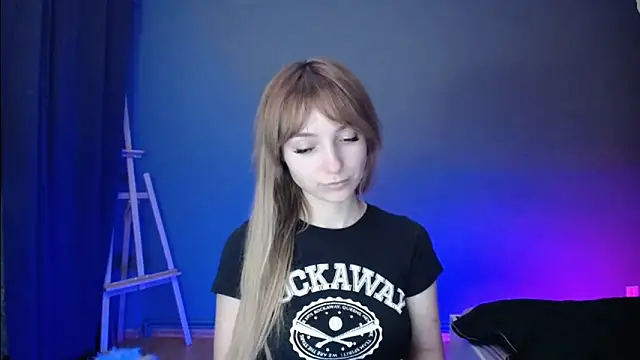 Snapshot of LuciaYoung chatting on March 7, 7:27 pm LuciaYoung online show from March 7, 7:27 pm