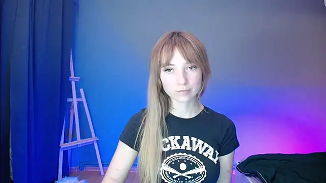 Snapshot of LuciaYoung chatting on March 7, 10:32 pm LuciaYoung online show from March 7, 10:32 pm