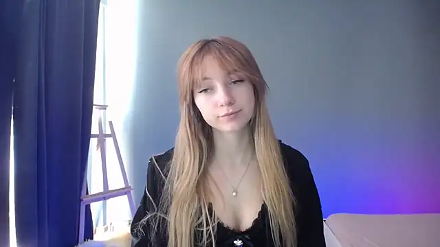 Snapshot of LuciaYoung chatting on March 8, 9:50 am LuciaYoung online show from March 8, 9:50 am