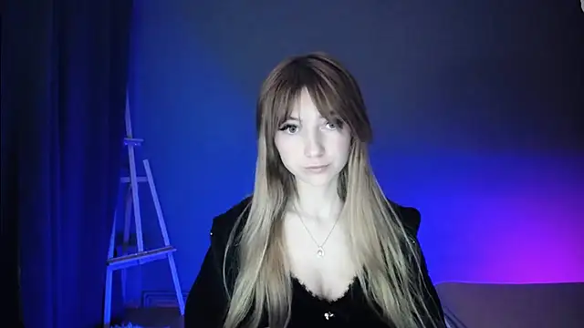 Snapshot of LuciaYoung chatting on March 8, 7:20 pm LuciaYoung online show from March 8, 7:20 pm