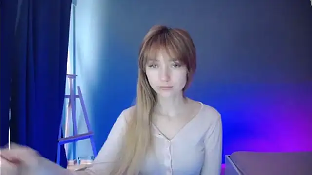 Snapshot of LuciaYoung chatting on March 9, 7:12 am LuciaYoung online show from March 9, 7:12 am