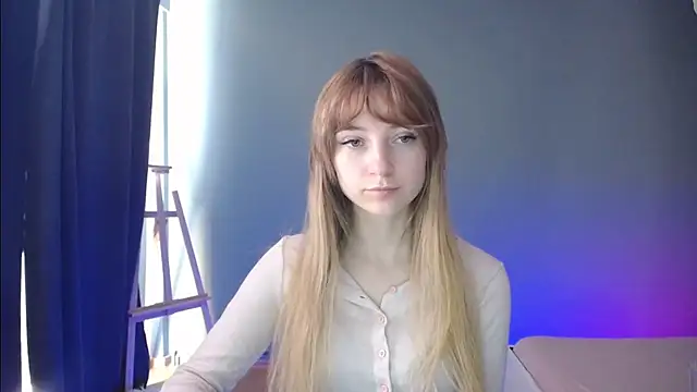 Snapshot of LuciaYoung chatting on March 9, 10:19 am LuciaYoung online show from March 9, 10:19 am