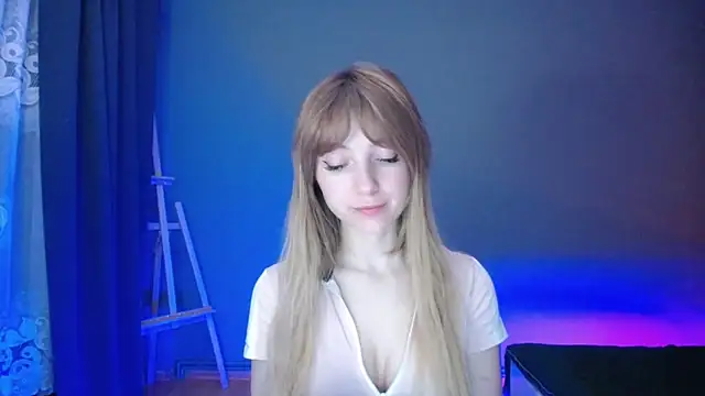 Snapshot of LuciaYoung chatting on March 9, 10:19 pm LuciaYoung online show from March 9, 10:19 pm
