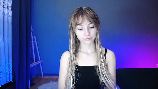 Snapshot of LuciaYoung chatting on March 17, 10:17 pm LuciaYoung online show from March 17, 10:17 pm