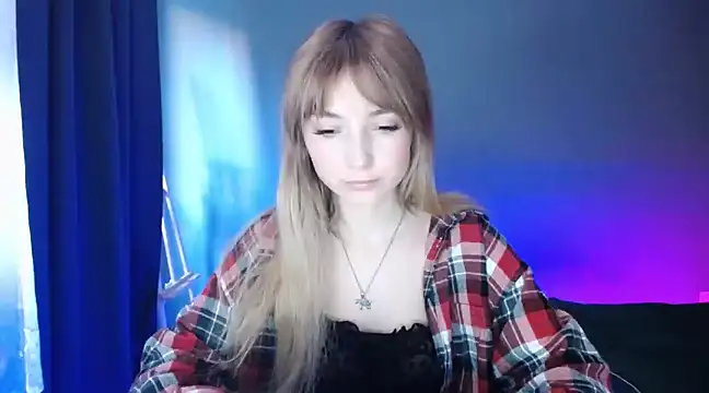 Snapshot of LuciaYoung chatting on March 20, 4:20 pm LuciaYoung online show from March 20, 4:20 pm