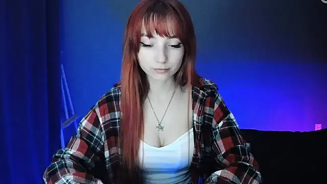 Snapshot of LuciaYoung chatting on March 21, 7:13 pm LuciaYoung online show from March 21, 7:13 pm