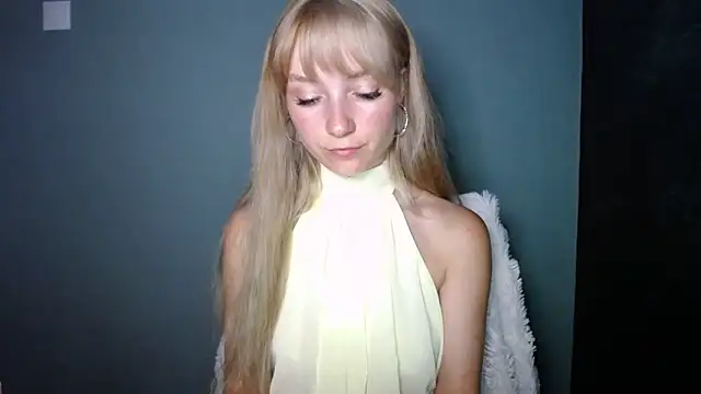Snapshot of LuciaYoung chatting on September 10, 2:28 pm LuciaYoung online show from September 10, 2:28 pm