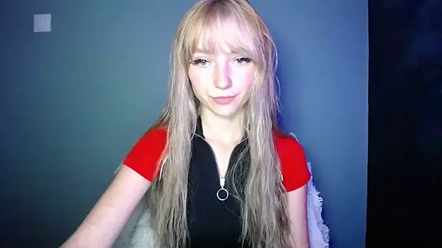 Snapshot of LuciaYoung chatting on September 14, 6:51 pm LuciaYoung online show from September 14, 6:51 pm