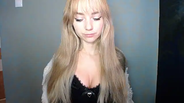 Snapshot of LuciaYoung chatting on October 2, 6:31 am LuciaYoung online show from October 2, 6:31 am