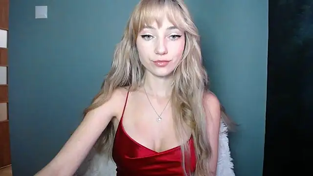 Snapshot of LuciaYoung chatting on October 10, 2:27 pm LuciaYoung online show from October 10, 2:27 pm