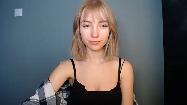 LuciaYoung online show from February 15, 1:20 pm