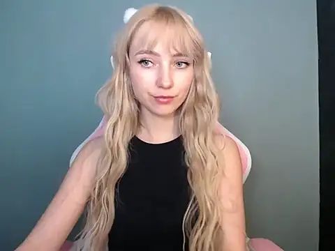 LuciaYoung online show from April 9, 12:32 pm