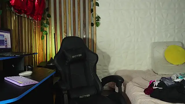 argiee taylorxs2 online show from February 1, 3:19 am