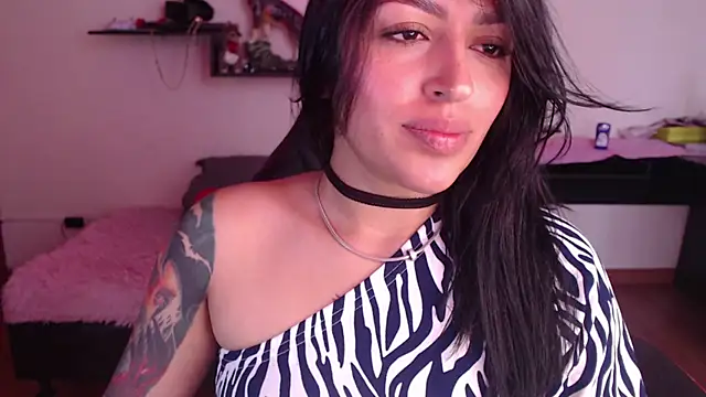 MissDennise online show from January 8, 4:22 pm