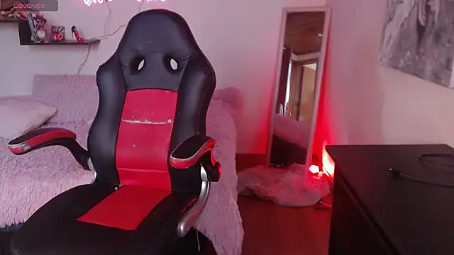 MissDennise online show from September 24, 6:00 pm