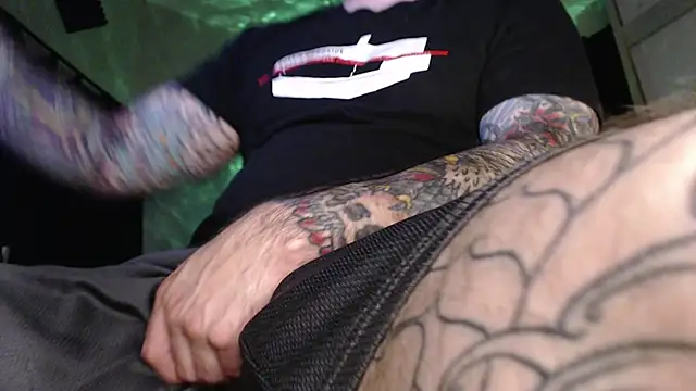 Snapshot of zedizded77 chatting on January 5, 4:04 am zedizded77 online show from January 5, 4:04 am