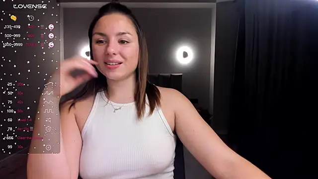 Snapshot of ThreeshaWhite chatting on February 9, 5:43 pm ThreeshaWhite online show from February 9, 5:43 pm