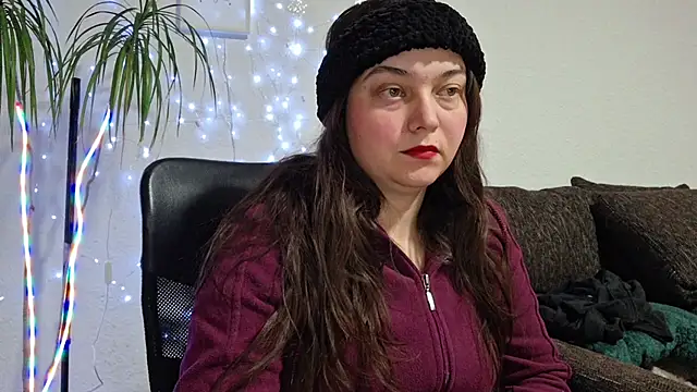 Snapshot of Cyndee_Winter chatting on February 3, 6:35 pm Cyndee Winter online show from February 3, 6:35 pm