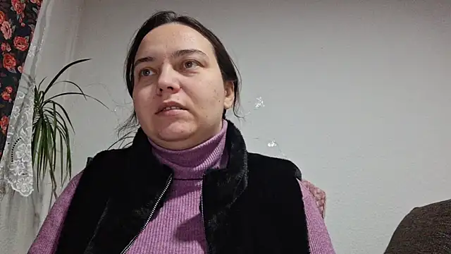 Snapshot of Cyndee_Winter chatting on February 10, 5:50 pm Cyndee Winter online show from February 10, 5:50 pm