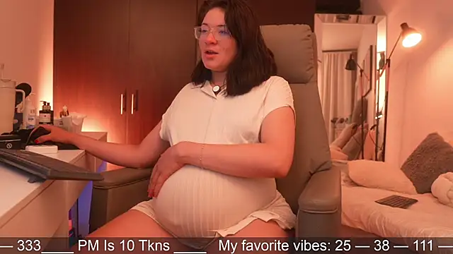 Anah s online show from April 21, 12:45 am