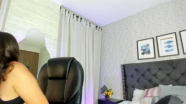 Snapshot of emma__smith1 chatting on February 6, 1:54 pm emma smith1 online show from February 6, 1:54 pm
