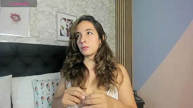Snapshot of emma__smith1 chatting on February 22, 1:24 pm emma smith1 online show from February 22, 1:24 pm