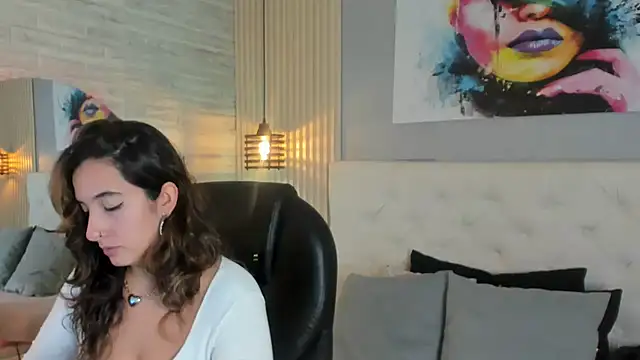 Snapshot of emma__smith1 chatting on March 2, 1:05 pm emma smith1 online show from March 2, 1:05 pm
