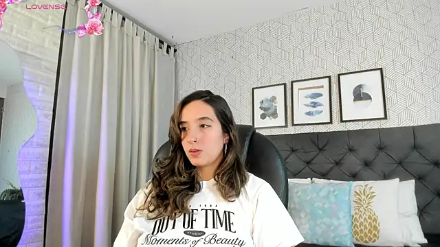 Snapshot of emma__smith1 chatting on March 4, 12:12 pm emma smith1 online show from March 4, 12:12 pm