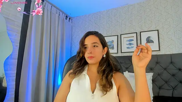 Snapshot of emma__smith1 chatting on March 11, 1:34 pm emma smith1 online show from March 11, 1:34 pm