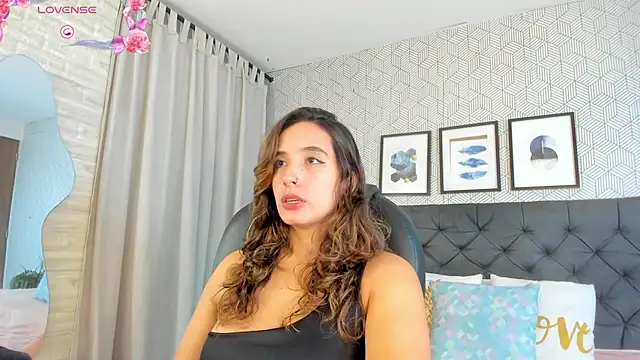 Snapshot of emma__smith1 chatting on March 13, 12:35 pm emma smith1 online show from March 13, 12:35 pm